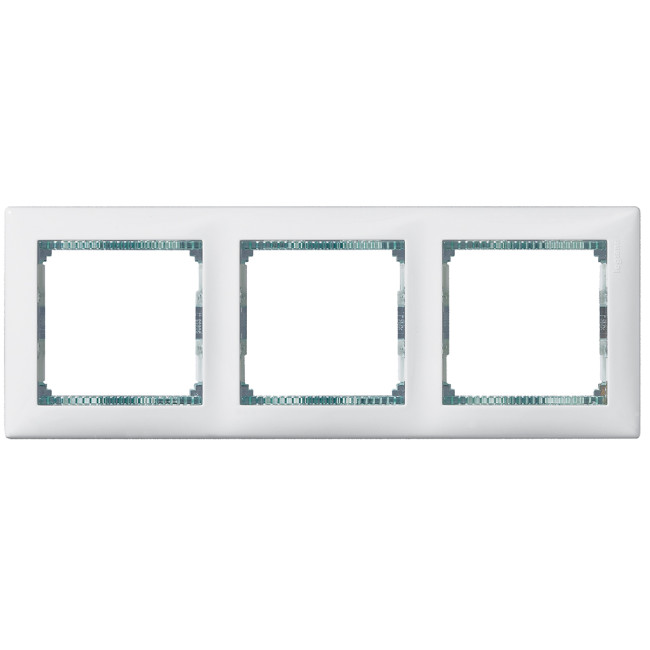 Рамка трехместная Legrand Valena Classic 694245