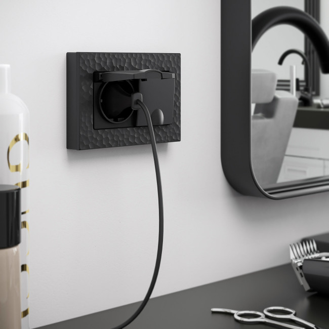 Розетка двойная влагозащищенная с заземлением с защитной крышкой и шторками Werkel черный W1172208 4690389178092 Розетка двойная влагозащищенная с заземлением с защитной крышкой и шторками Werkel черный W1172208 4690389178092