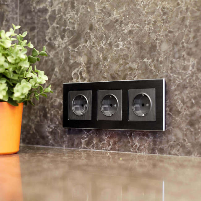 Розетка с заземлением и шторками Werkel графит рифленый W1171104 4690389158636 Розетка с заземлением и шторками Werkel графит рифленый W1171104 4690389158636