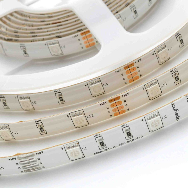 Светодиодная влагозащищенная лента Apeyron 12В 5050 7,2Вт/м RGB 5м IP65 00-41 Светодиодная влагозащищенная лента Apeyron 12В 5050 7,2Вт/м RGB 5м IP65 00-41