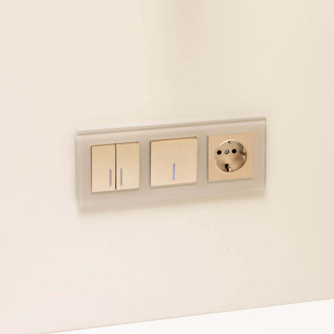 Розетка с заземлением и шторками Werkel шампань рифленый W1171110 4690389159756 Розетка с заземлением и шторками Werkel шампань рифленый W1171110 4690389159756