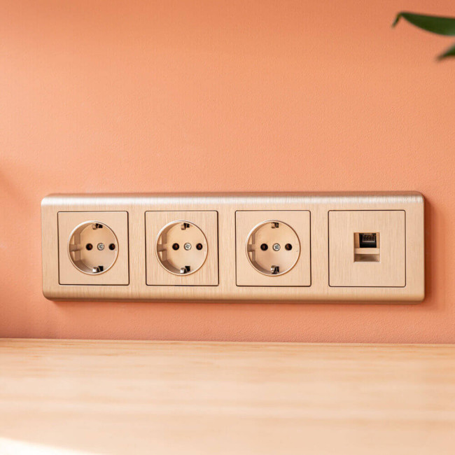 Розетка с заземлением и шторками Werkel шампань рифленый W1171110 4690389159756 Розетка с заземлением и шторками Werkel шампань рифленый W1171110 4690389159756