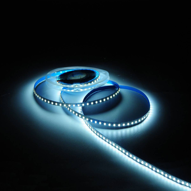 Светодиодная лента Gauss Basic 12В 2835 10Вт/м 4000K 5м IP20 BT040 Светодиодная лента Gauss Basic 12В 2835 10Вт/м 4000K 5м IP20 BT040