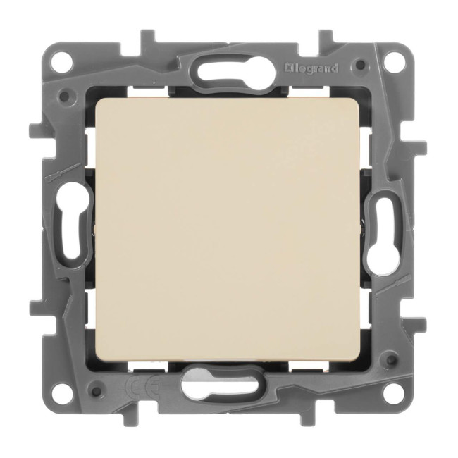 Выключатель кнопочный одноклавишный Legrand Etika 6A 250V белый 672214