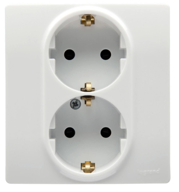 Розетка 2X2К+З Legrand Etika 16A 250V с/з со шторками безвинтовой зажим немецкий стандарт белый 672233 Розетка 2X2К+З Legrand Etika 16A 250V с/з со шторками безвинтовой зажим немецкий стандарт белый 672233
