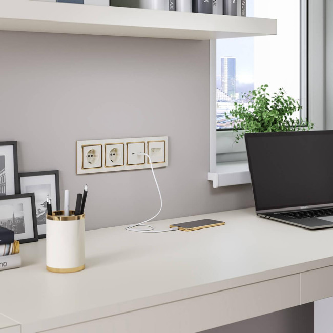 Рамка на 4 поста Werkel Snabb слоновая кость/золото W0041932 4690389160929 Рамка на 4 поста Werkel Snabb слоновая кость/золото W0041932 4690389160929