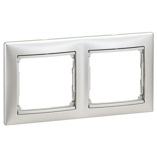 Рамка двухместная Legrand Valena Classic 694331 Рамка двухместная Legrand Valena Classic 694331