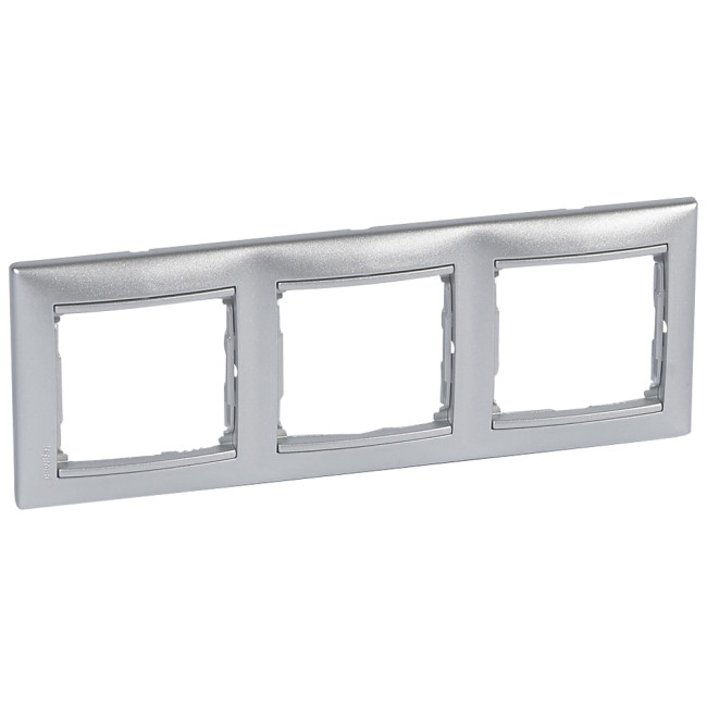 Рамка трехместная Legrand Valena Classic 694332 Рамка трехместная Legrand Valena Classic 694332