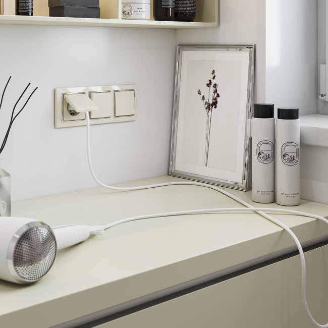 Розетка влагозащищенная с заземдением с защитной крышкой и шторками Werkel слоновая кость W1171203 4690389155765 Розетка влагозащищенная с заземдением с защитной крышкой и шторками Werkel слоновая кость W1171203 4690389155765