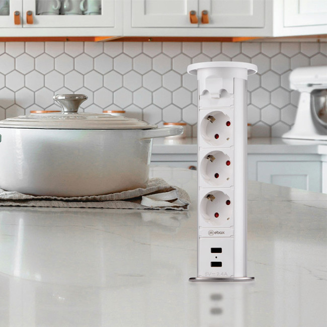 Блок розеток 105W (3 секции и 2 USB) Mebax 00-00001162 Блок розеток 105W (3 секции и 2 USB) Mebax 00-00001162