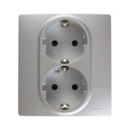 Розетка 2X2К+З Legrand Etika 16A 250V с/з со шторками безвинтовой зажим немецкий стандарт алюминий 672433