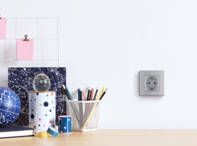 Рамка одноместная Legrand Inspiria 673932 Рамка одноместная Legrand Inspiria 673932