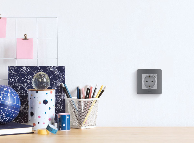 Рамка одноместная Legrand Inspiria 673937 Рамка одноместная Legrand Inspiria 673937