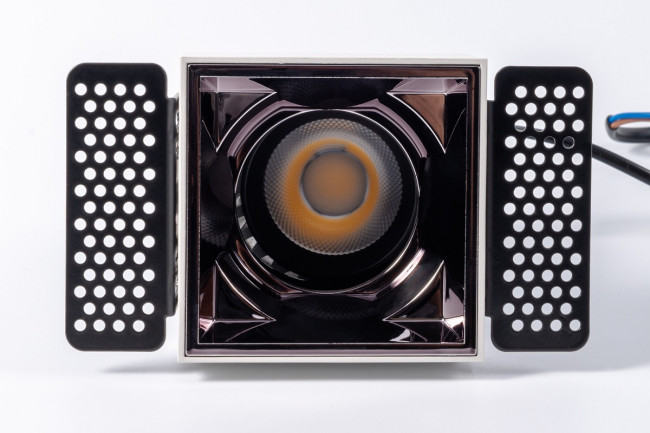 Встраиваемый светильник Fiberli 302T75 (квадратная рамка) 12130204 Встраиваемый светильник Fiberli 302T75 (квадратная рамка) 12130204