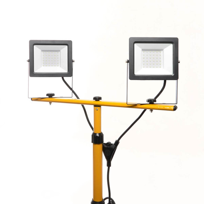 Светодиодный прожектор Feron LL503 на штативе 100W 29568 Светодиодный прожектор Feron LL503 на штативе 100W 29568