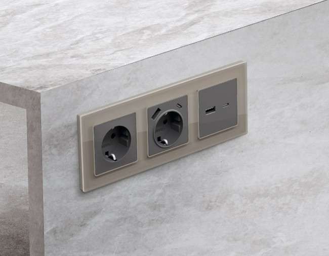 Лицевая панель для розетки 2USB тип A+C Ambrella Volt Alfa AP6610 Лицевая панель для розетки 2USB тип A+C Ambrella Volt Alfa AP6610