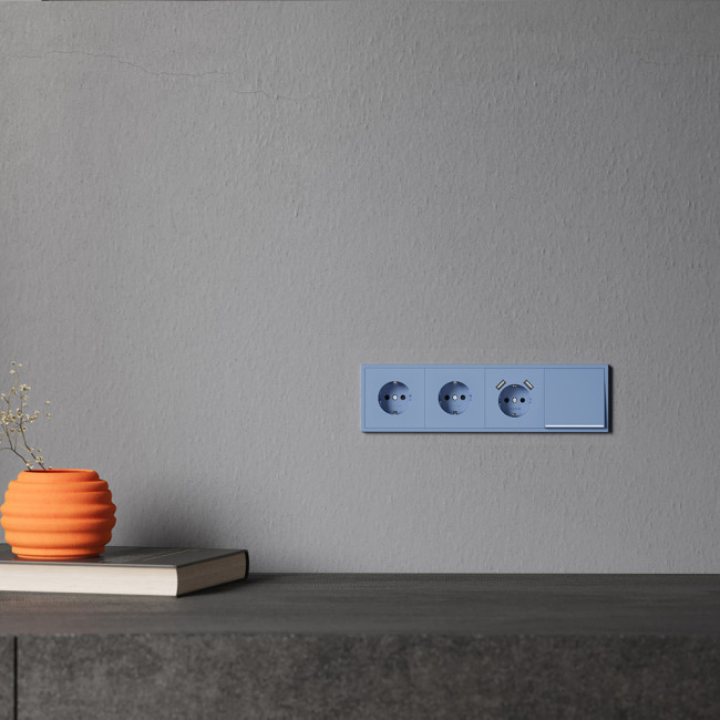 Накладка для розетки с заземлением и защитными шторками, с USB A+A Voltum S70 (деним) VLS000915 Накладка для розетки с заземлением и защитными шторками, с USB A+A Voltum S70 (деним) VLS000915