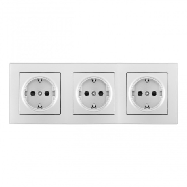 Розетка тройная (трехпостовая) с/з и шторками Arte Milano SET06-3-40-1x3 silver Розетка тройная (трехпостовая) с/з и шторками Arte Milano SET06-3-40-1x3 silver