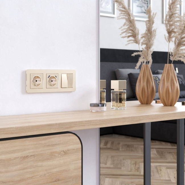 Рамка на 3 поста Werkel Platinum шампань 4690389184499 W0032611 Рамка на 3 поста Werkel Platinum шампань 4690389184499 W0032611