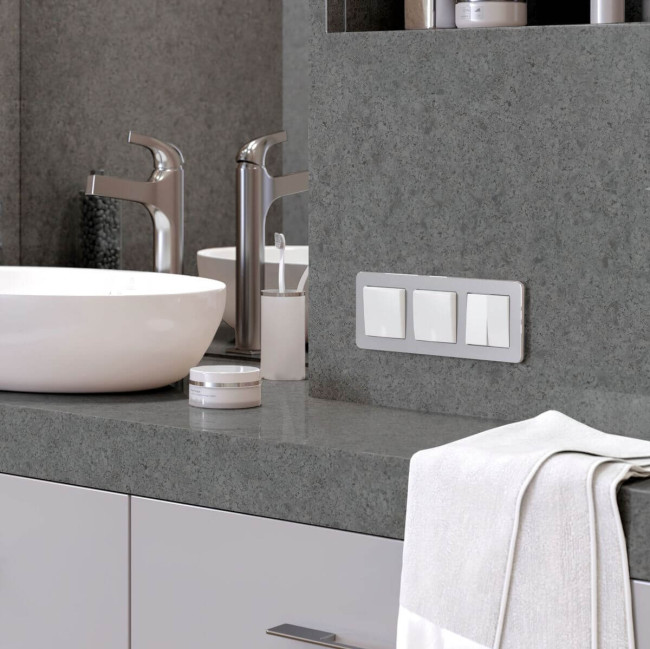 Рамка на 3 поста Werkel Platinum алюминий 4690389184475 W0032606 Рамка на 3 поста Werkel Platinum алюминий 4690389184475 W0032606