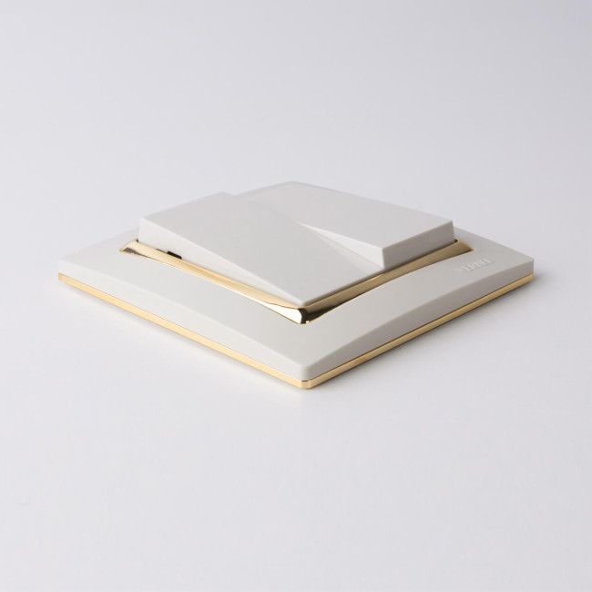 Рамка на 1 пост Werkel Snabb слоновая кость/золото W0011932 4690389160691 Рамка на 1 пост Werkel Snabb слоновая кость/золото W0011932 4690389160691