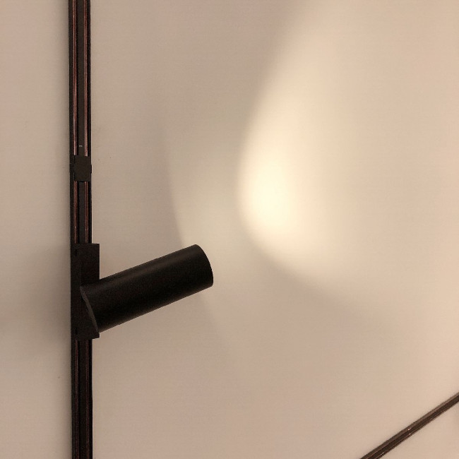 Трековый магнитный светильник iLedex Vision 4825-042-D55-18W-38DG-3000K-BK Трековый магнитный светильник iLedex Vision 4825-042-D55-18W-38DG-3000K-BK