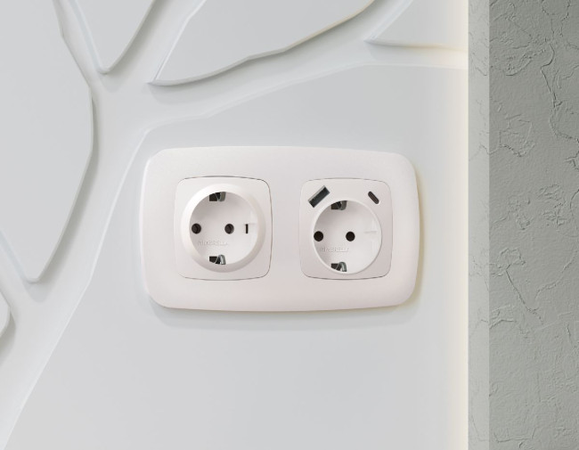 Лицевая панель для розетки с/з со шторками 2USB A+C Ambrella Volt Omega OP2100 Лицевая панель для розетки с/з со шторками 2USB A+C Ambrella Volt Omega OP2100