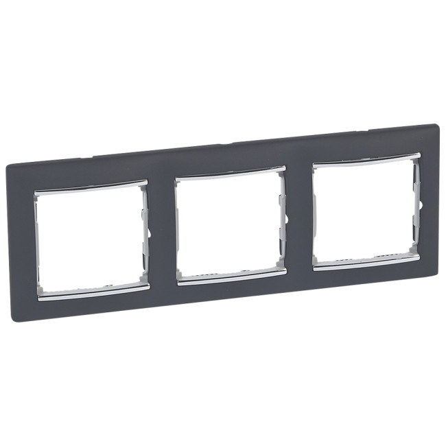 Рамка трехместная Legrand Valena Classic 696740