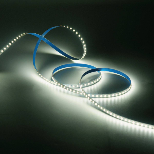 Светодиодная лента Gauss 12В 2835 14,4Вт/м 3000K 2м IP20 BT080 Светодиодная лента Gauss 12В 2835 14,4Вт/м 3000K 2м IP20 BT080