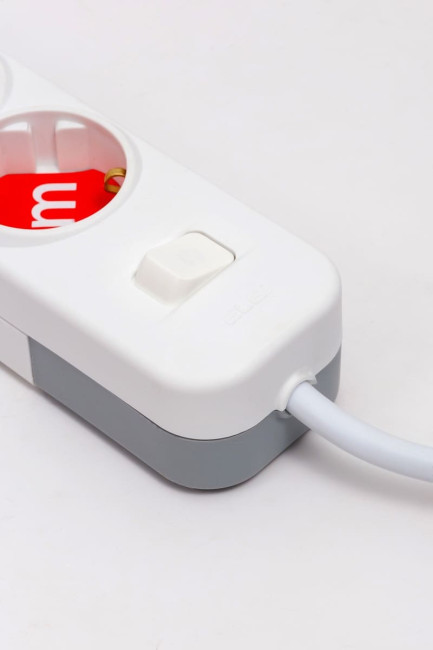 Удлинитель с/з 3вх с защитными шторками с включателем ELBI Myra 527-010205-322 Удлинитель с/з 3вх с защитными шторками с включателем ELBI Myra 527-010205-322