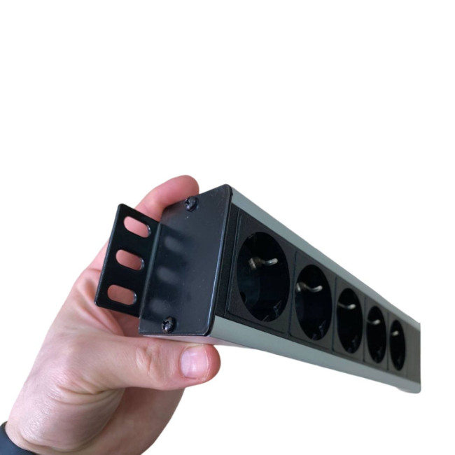 Блок розеток 21 (PDU) Mebax 00-00002738 Блок розеток 21 (PDU) Mebax 00-00002738