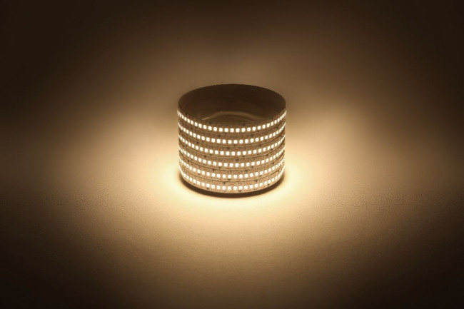 Светодиодная лента Эра 12В 2835 19,2Вт/м 3000K 5м IP20 LS2835-19,2-240-12-3000K-IP20-1 year-5m Б0059906