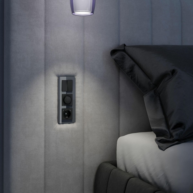 Рамка из стекла на 3 поста Werkel Elite графит 4690389180774 W0032440 Рамка из стекла на 3 поста Werkel Elite графит 4690389180774 W0032440