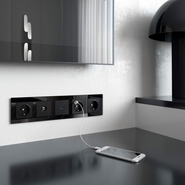 Розетка Werkel с заземлением, шторками и USBх2 черный матовый W1171508 4690389156915 Розетка Werkel с заземлением, шторками и USBх2 черный матовый W1171508 4690389156915