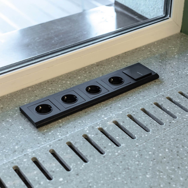 Розетка с заземлением Werkel черный матовый W1171008 4690389156878 Розетка с заземлением Werkel черный матовый W1171008 4690389156878