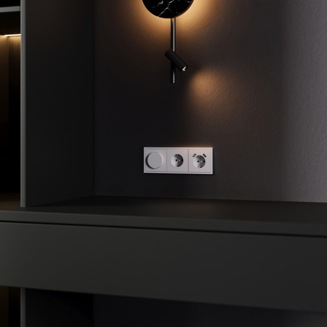 Накладка для розетки с заземлением и защитными шторками, с USB A+A Voltum S70 (серый) VLS000916 Накладка для розетки с заземлением и защитными шторками, с USB A+A Voltum S70 (серый) VLS000916