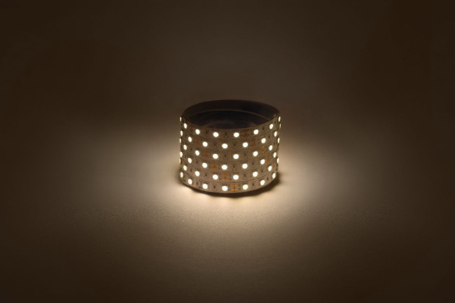 Светодиодная лента Эра 12В 5050 14,4Вт/м 3000K 5м IP20 LS5050-14,4-60-12-3000K-IP20-1 year-5m Б0059909