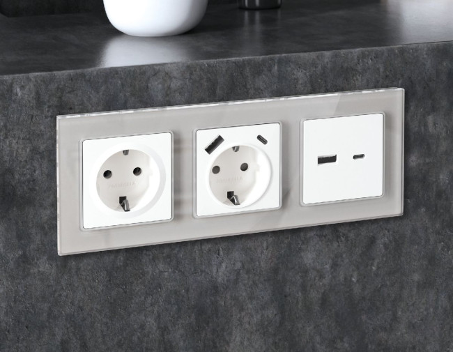 Рамка трехместная Ambrella Volt Platos AF330403 Рамка трехместная Ambrella Volt Platos AF330403