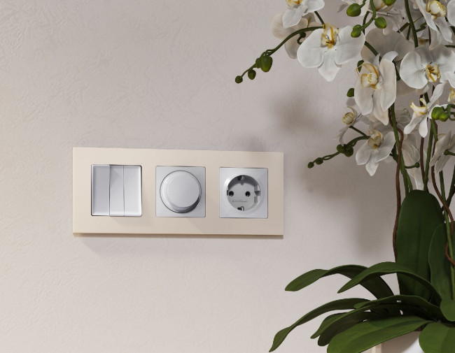 Лицевая панель для розетки с/з со шторками Ambrella Volt Alfa AP4070 Лицевая панель для розетки с/з со шторками Ambrella Volt Alfa AP4070