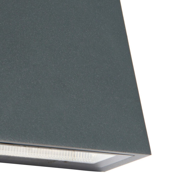 Уличный настенный светильник Favourite Dela 3025-1W Уличный настенный светильник Favourite Dela 3025-1W