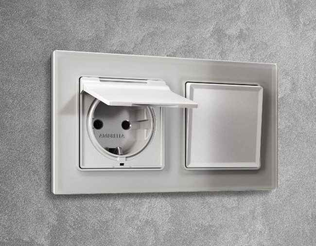 Лицевая панель для розетки с/з со шторками и крышкой Ambrella Volt Alfa AP4080 Лицевая панель для розетки с/з со шторками и крышкой Ambrella Volt Alfa AP4080