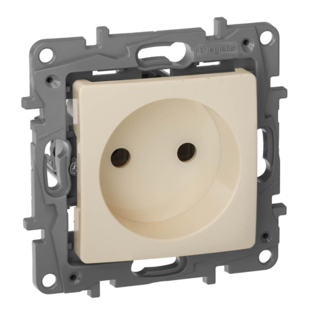 Розетка 2К Legrand Etika 16A 250V б/з винтовой зажим слоновая кость 672320 Розетка 2К Legrand Etika 16A 250V б/з винтовой зажим слоновая кость 672320