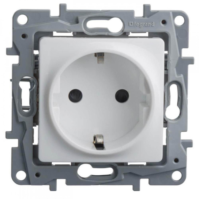 Розетка 2К+З Legrand Etika 16A 250V с/з винтовой зажим немецкий стандарт белая 672221 Розетка 2К+З Legrand Etika 16A 250V с/з винтовой зажим немецкий стандарт белая 672221