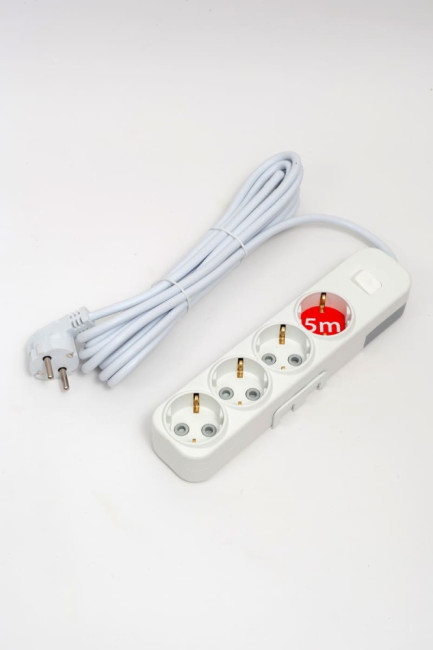 Удлинитель с/з 4вх с защитными шторками с включателем ELBI Myra 527-010205-412 Удлинитель с/з 4вх с защитными шторками с включателем ELBI Myra 527-010205-412