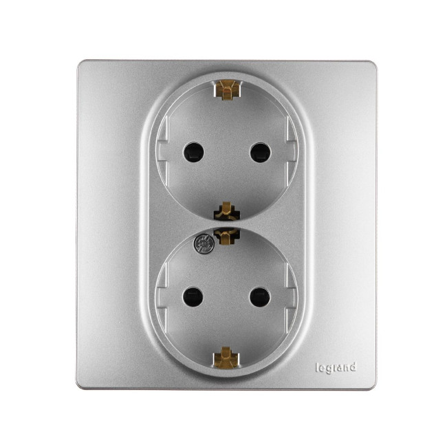Розетка двойная с/з со шторками Legrand Inspiria 673757