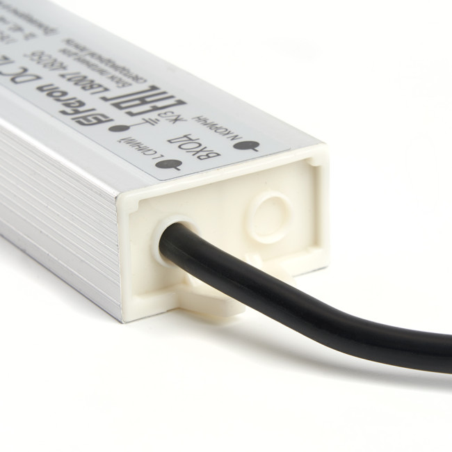 Трансформатор для светодиодной ленты Feron LB007 60Вт 12В IP67 48056 Трансформатор для светодиодной ленты Feron LB007 60Вт 12В IP67 48056