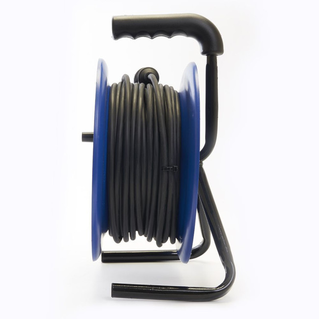 Удлинитель на металлической катушке 4-местный Stekker PRF02-41-30 30м 39296 Удлинитель на металлической катушке 4-местный Stekker PRF02-41-30 30м 39296