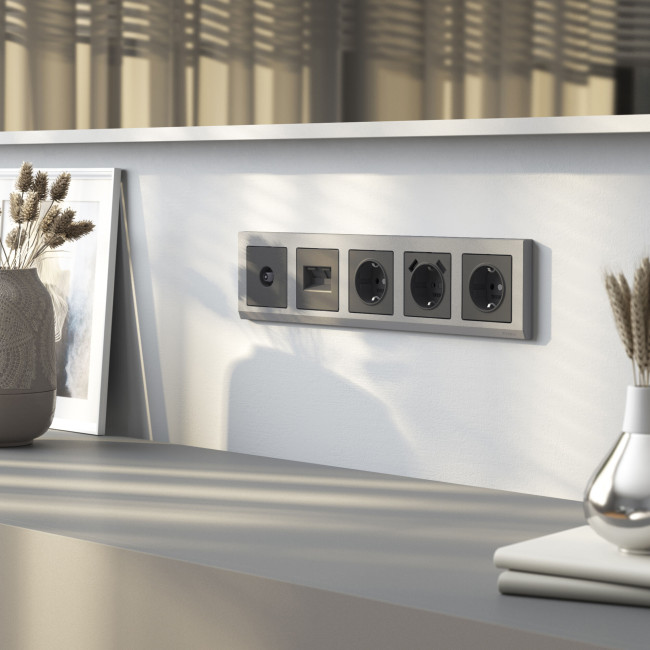 Розетка с заземлением и шторками Werkel графит W1171164 4690389194412 a063104