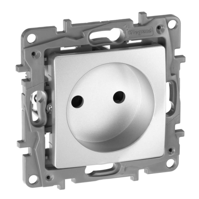 Розетка 2К Legrand Etika 16A 250V б/з со шторками винтовой зажим алюминий 672434 Розетка 2К Legrand Etika 16A 250V б/з со шторками винтовой зажим алюминий 672434