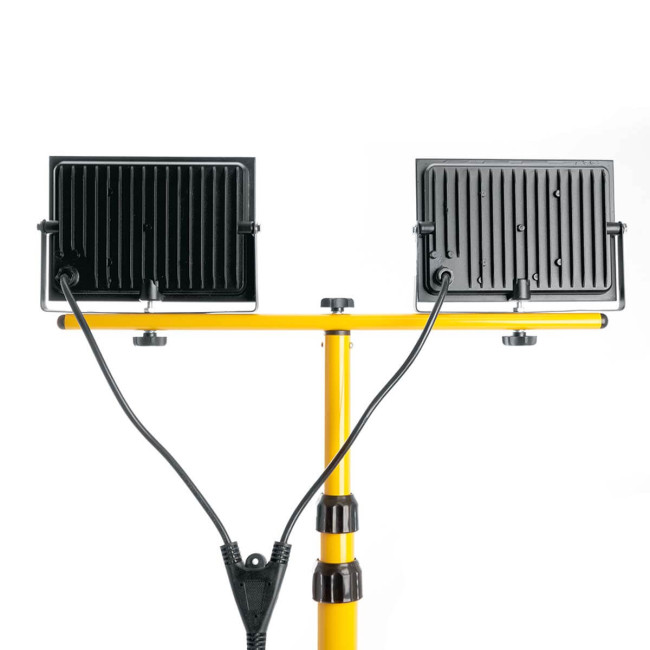 Светодиодный прожектор Feron LL502 на штативе 60W 29567 Светодиодный прожектор Feron LL502 на штативе 60W 29567